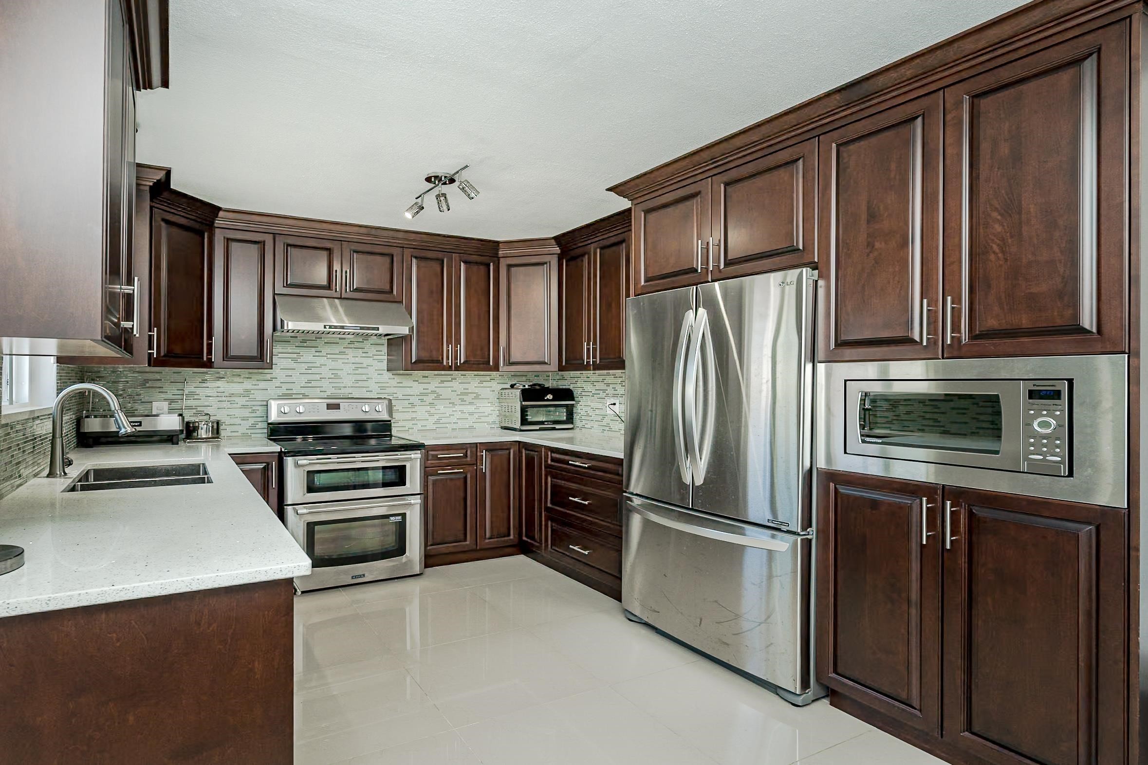 6074 Sherbrooke Street, Vancouver, BC - Indoor Photo Showing Kitchen With Double Sink