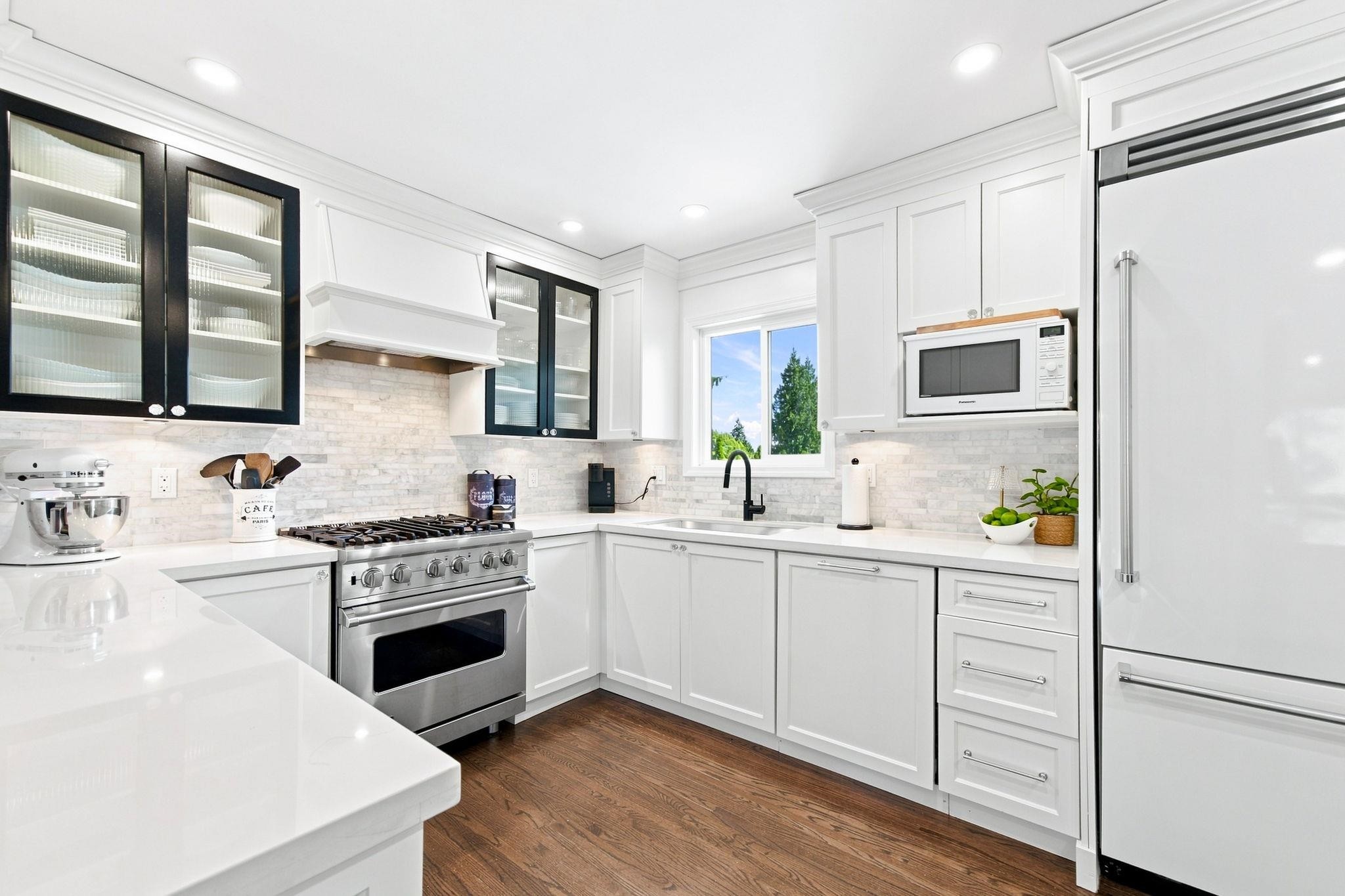 2282 Stanwood Avenue, Coquitlam, BC - Indoor Photo Showing Kitchen With Upgraded Kitchen