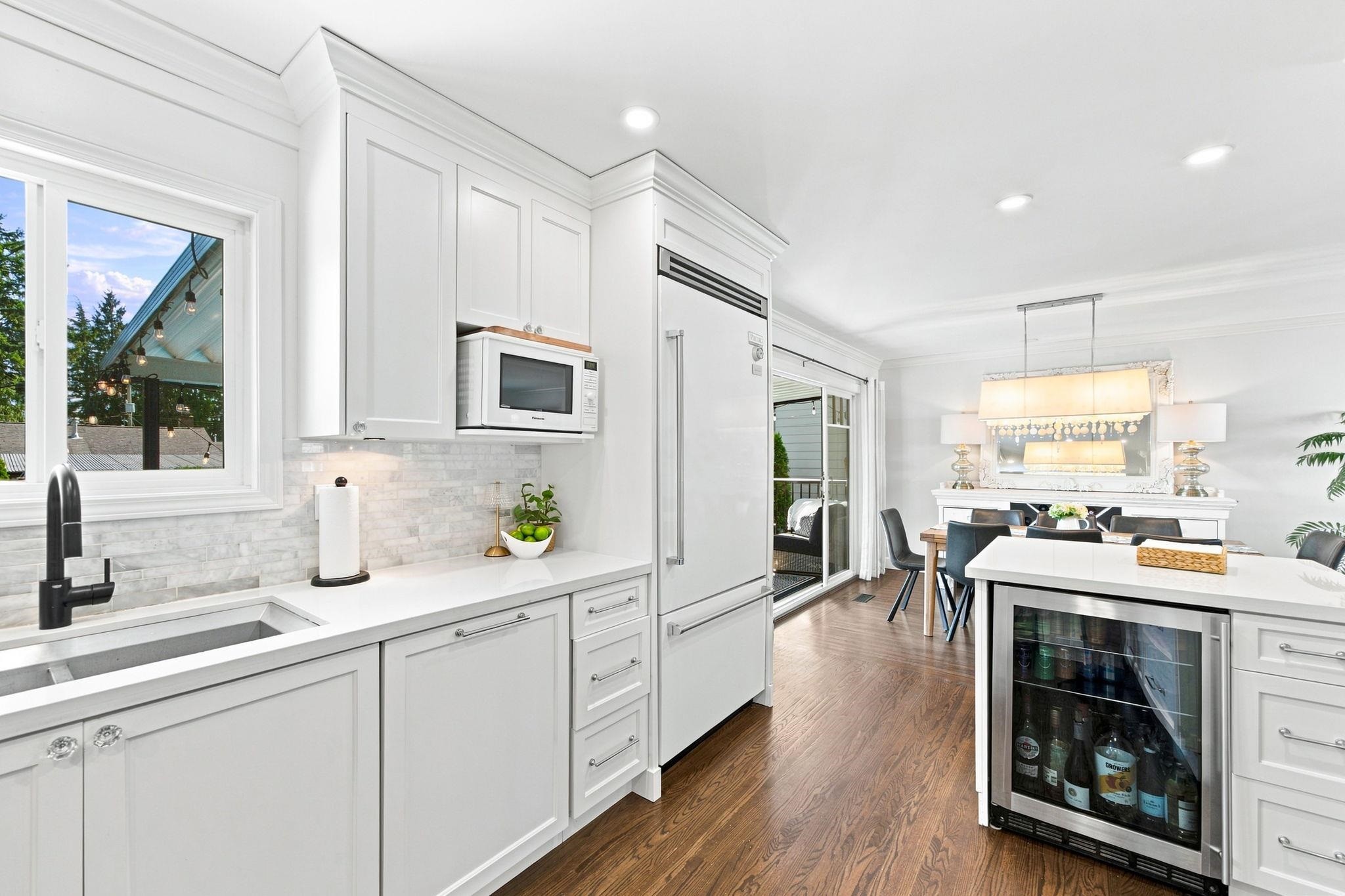 2282 Stanwood Avenue, Coquitlam, BC - Indoor Photo Showing Kitchen With Upgraded Kitchen