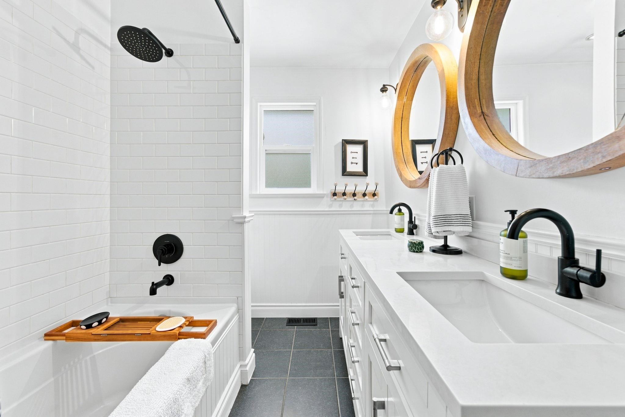 2282 Stanwood Avenue, Coquitlam, BC - Indoor Photo Showing Bathroom
