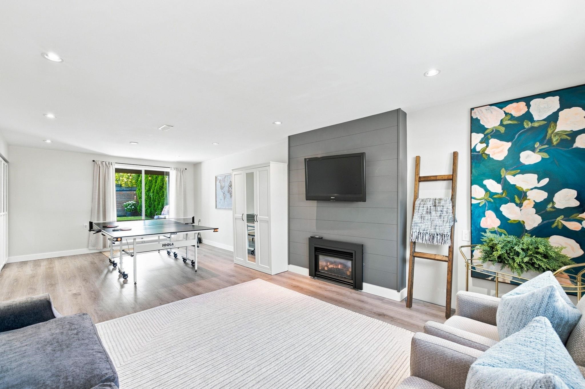 2282 Stanwood Avenue, Coquitlam, BC - Indoor Photo Showing Living Room With Fireplace