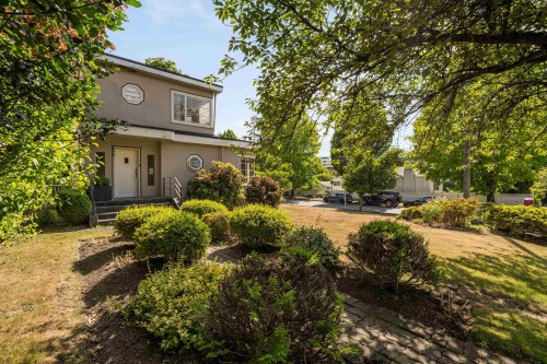 696 27Th Avenue W, Vancouver, BC - Outdoor