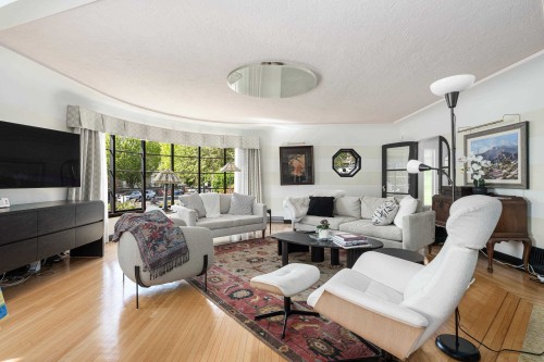 696 27Th Avenue W, Vancouver, BC - Indoor Photo Showing Living Room