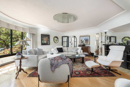 696 27Th Avenue W, Vancouver, BC - Indoor Photo Showing Living Room