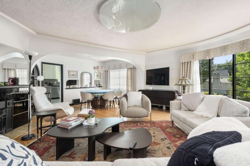 696 27Th Avenue W, Vancouver, BC - Indoor Photo Showing Living Room