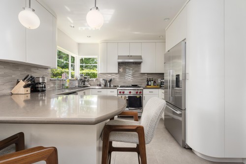 696 27Th Avenue W, Vancouver, BC - Indoor Photo Showing Kitchen With Upgraded Kitchen