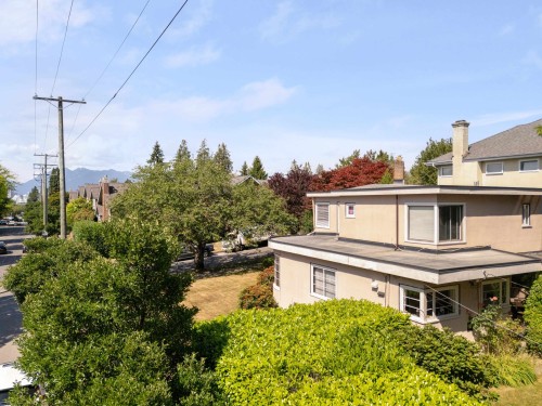 696 27Th Avenue W, Vancouver, BC - Outdoor