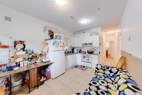 3036 1St Avenue E, Vancouver, BC - Indoor Photo Showing Kitchen
