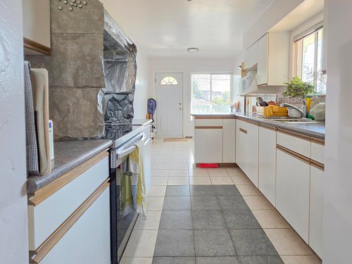 2920 Graveley Street, Vancouver, BC - Indoor Photo Showing Kitchen With Double Sink