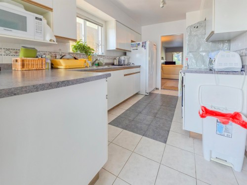 2920 Graveley Street, Vancouver, BC - Indoor Photo Showing Kitchen