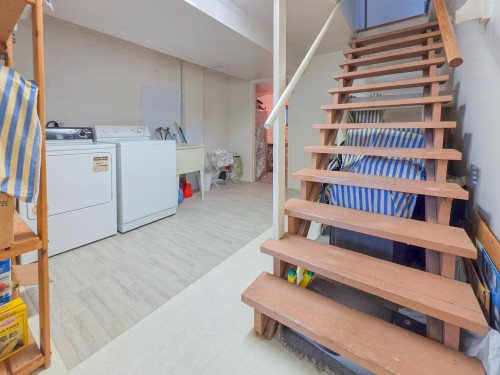 2920 Graveley Street, Vancouver, BC - Indoor Photo Showing Laundry Room