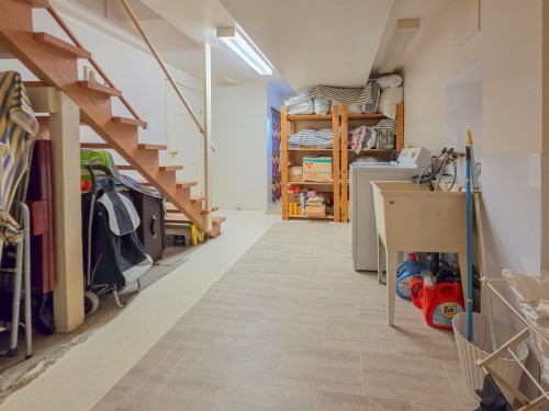 2920 Graveley Street, Vancouver, BC - Indoor