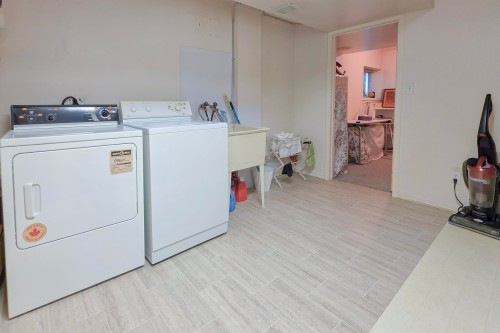 2920 Graveley Street, Vancouver, BC - Indoor Photo Showing Laundry Room
