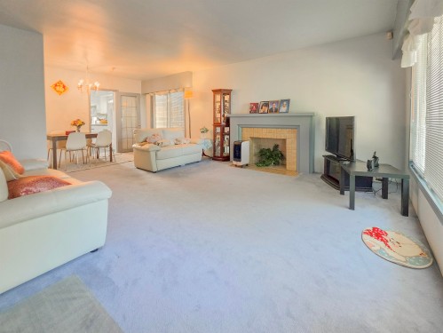 2920 Graveley Street, Vancouver, BC - Indoor Photo Showing Living Room With Fireplace