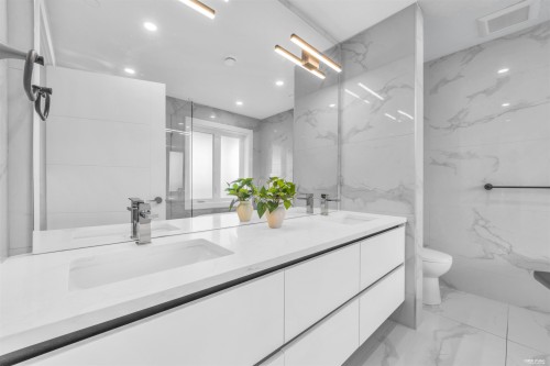 3267 29Th Avenue E, Vancouver, BC - Indoor Photo Showing Bathroom
