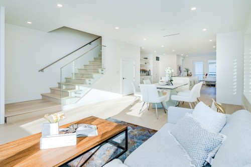 3321 37Th Avenue W, Vancouver, BC - Indoor