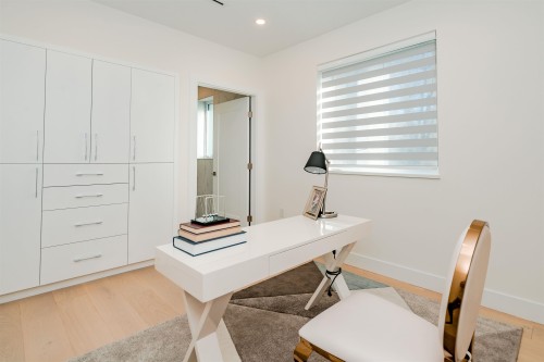 3321 37Th Avenue W, Vancouver, BC - Indoor Photo Showing Office