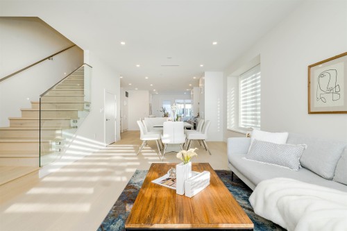 3321 37Th Avenue W, Vancouver, BC - Indoor Photo Showing Living Room