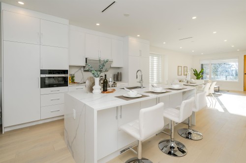 3321 37Th Avenue W, Vancouver, BC - Indoor