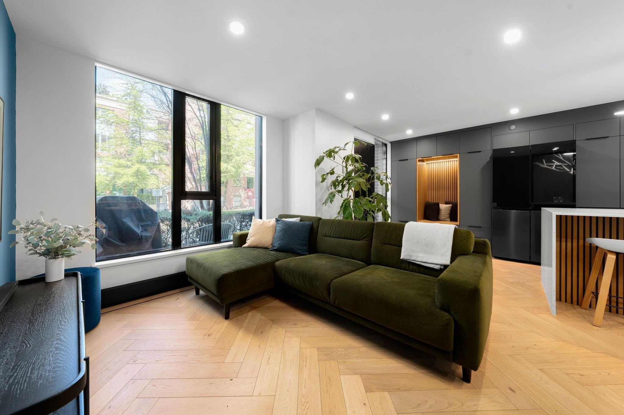 918 Homer Street, Vancouver, BC - Indoor Photo Showing Living Room