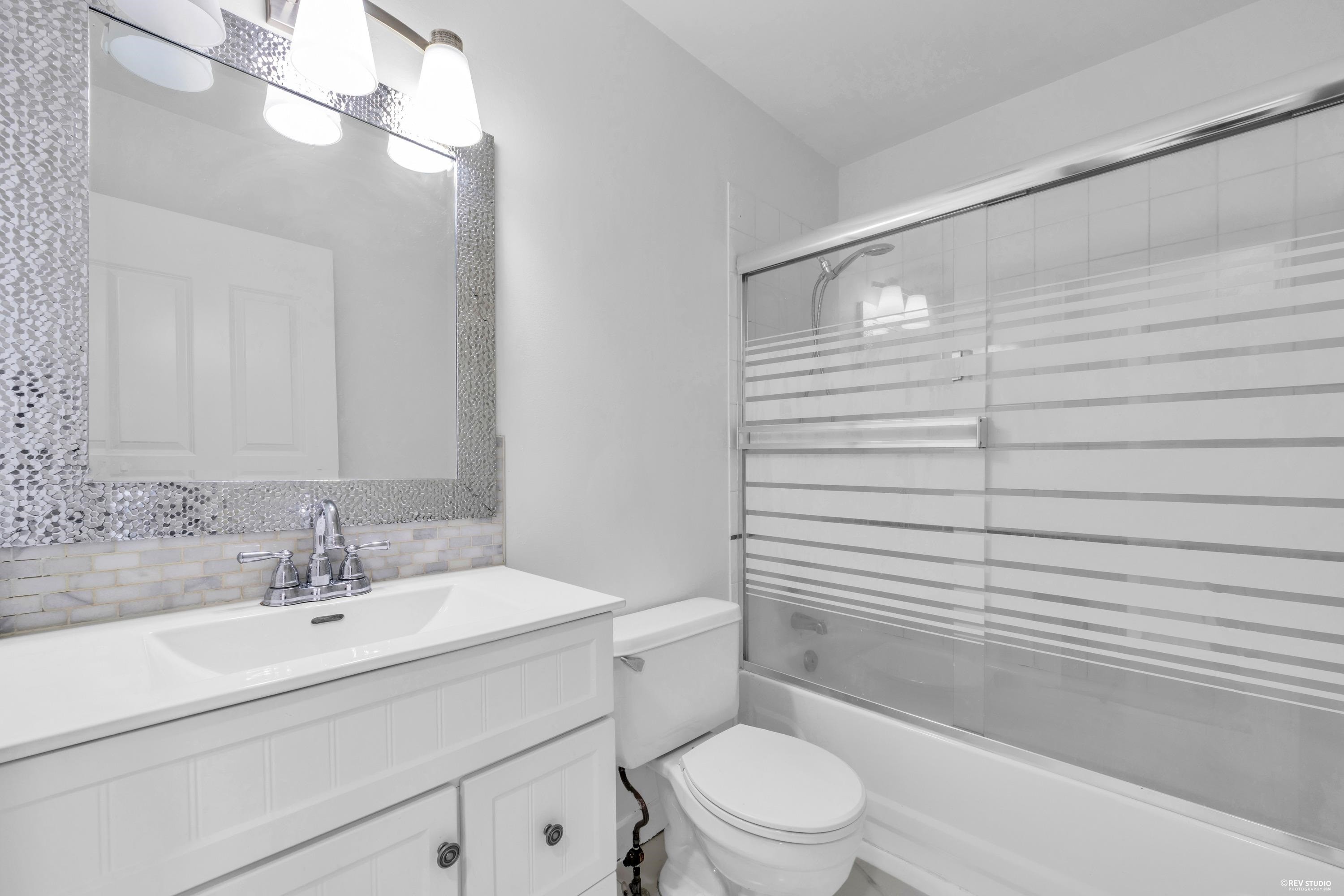 3396 Cobblestone Avenue, Vancouver, BC - Indoor Photo Showing Bathroom