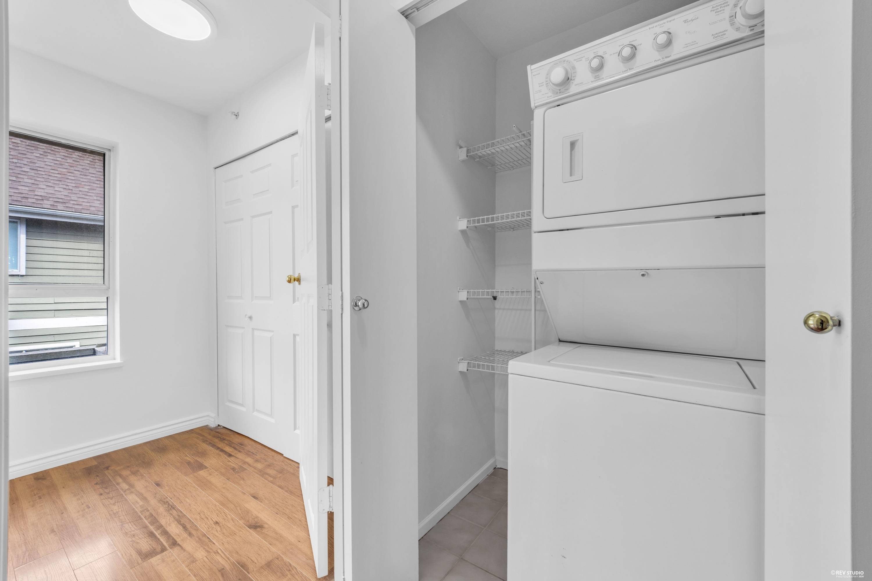3396 Cobblestone Avenue, Vancouver, BC - Indoor Photo Showing Laundry Room