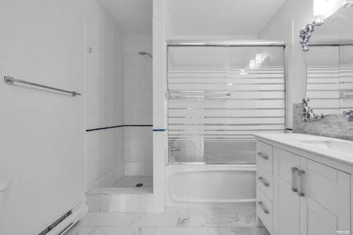 3396 Cobblestone Avenue, Vancouver, BC - Indoor Photo Showing Bathroom