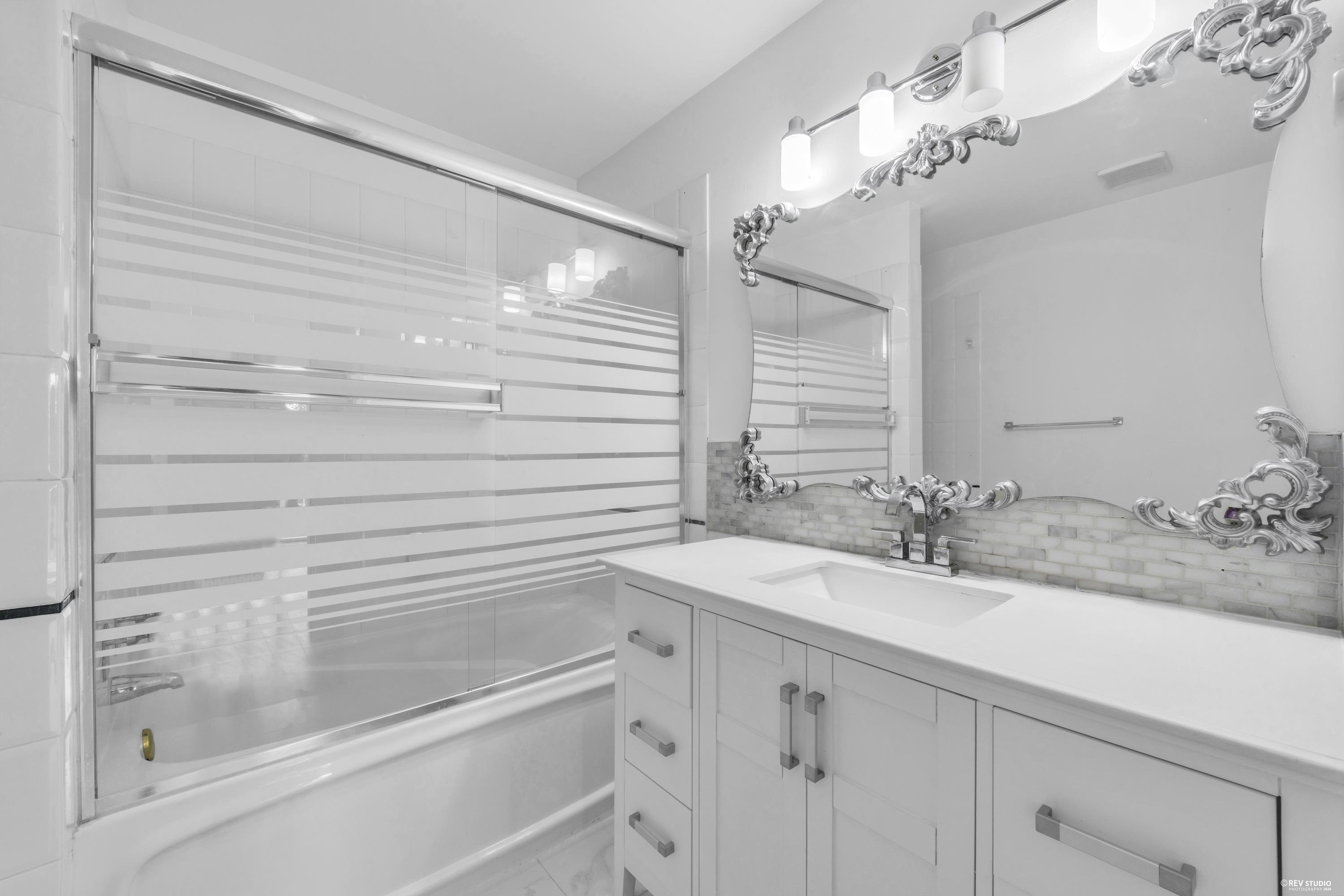 3396 Cobblestone Avenue, Vancouver, BC - Indoor Photo Showing Bathroom