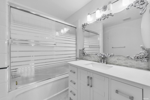 3396 Cobblestone Avenue, Vancouver, BC - Indoor Photo Showing Bathroom