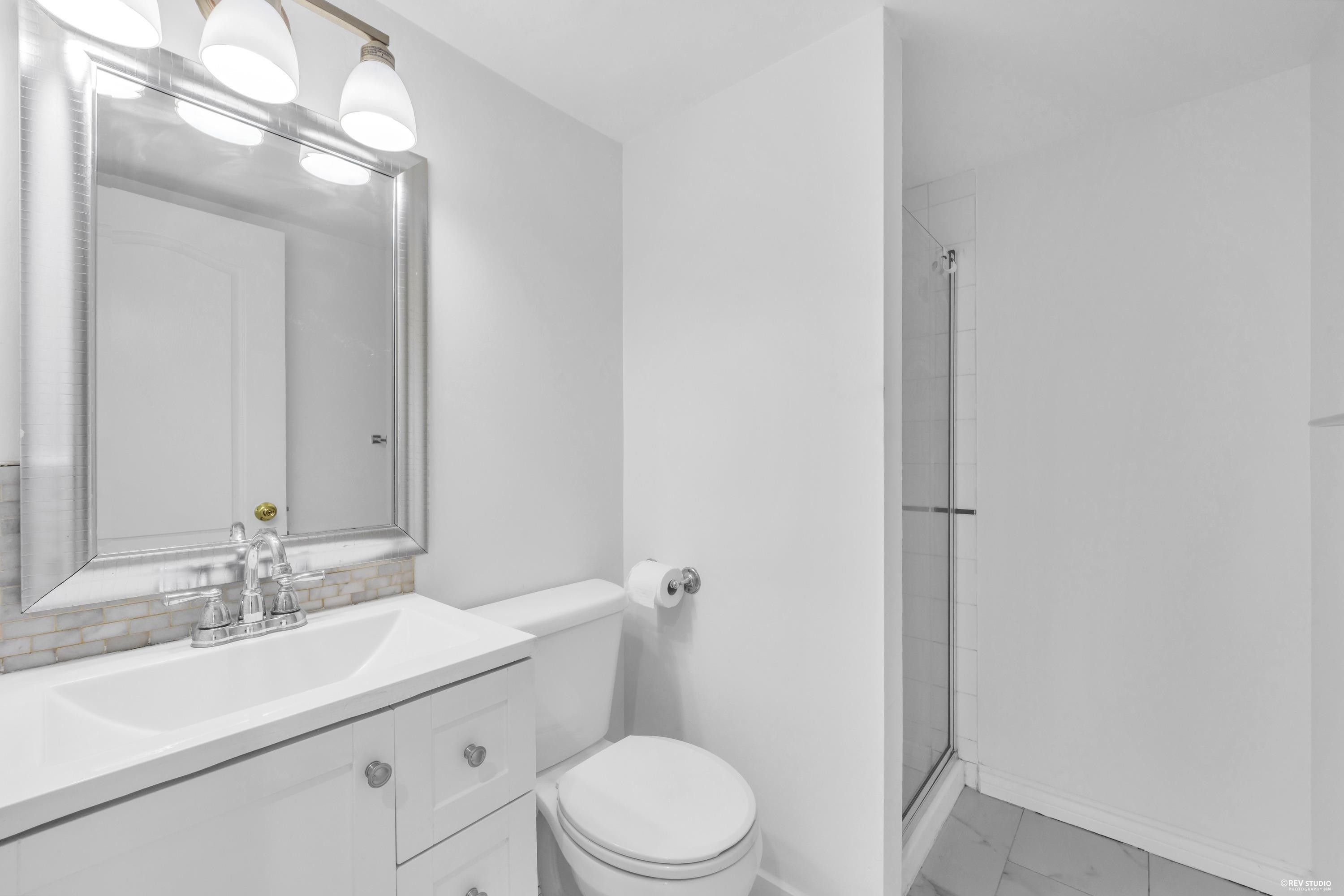 3396 Cobblestone Avenue, Vancouver, BC - Indoor Photo Showing Bathroom