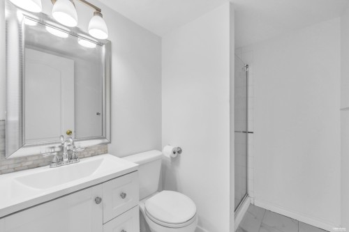 3396 Cobblestone Avenue, Vancouver, BC - Indoor Photo Showing Bathroom