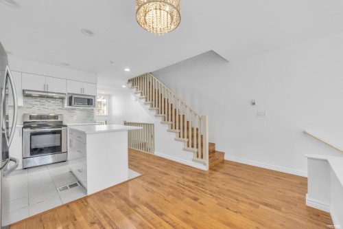 3396 Cobblestone Avenue, Vancouver, BC - Indoor Photo Showing Kitchen
