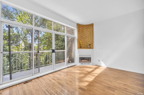 3396 Cobblestone Avenue, Vancouver, BC - Indoor With Fireplace