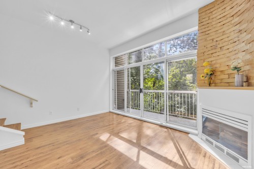 3396 Cobblestone Avenue, Vancouver, BC - Indoor With Fireplace