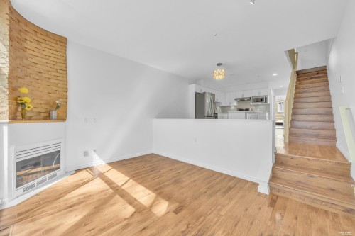 3396 Cobblestone Avenue, Vancouver, BC - Indoor With Fireplace