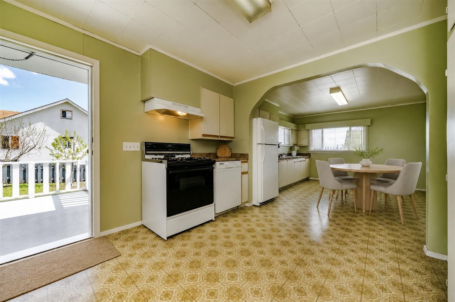 329 Marmont Street, Coquitlam, BC - Indoor Photo Showing Kitchen