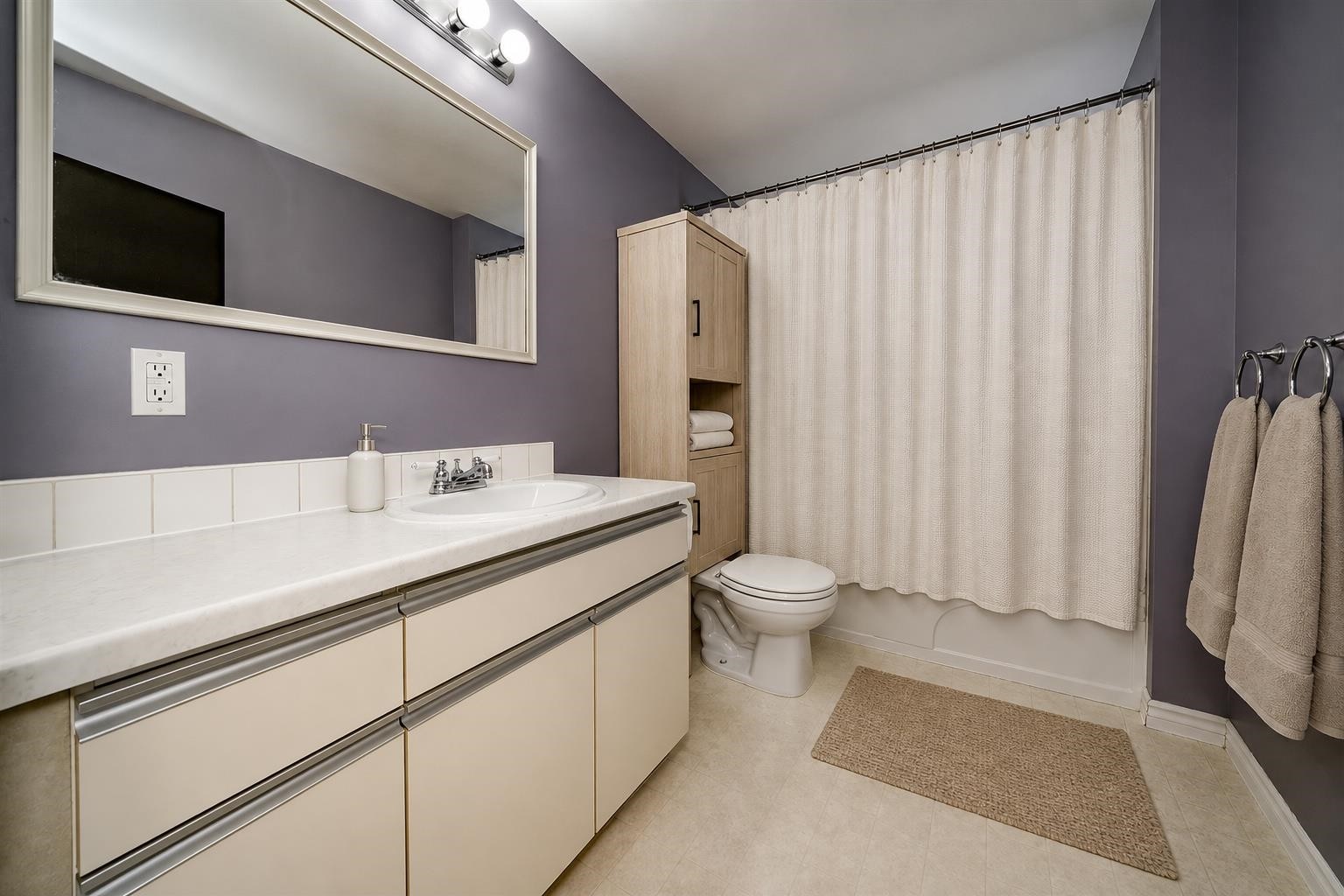 329 Marmont Street, Coquitlam, BC - Indoor Photo Showing Bathroom