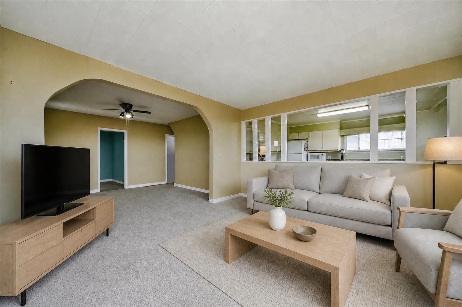 329 Marmont Street, Coquitlam, BC - Indoor Photo Showing Living Room
