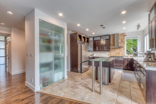 3067 Plateau Boulevard, Coquitlam, BC - Indoor Photo Showing Kitchen With Upgraded Kitchen