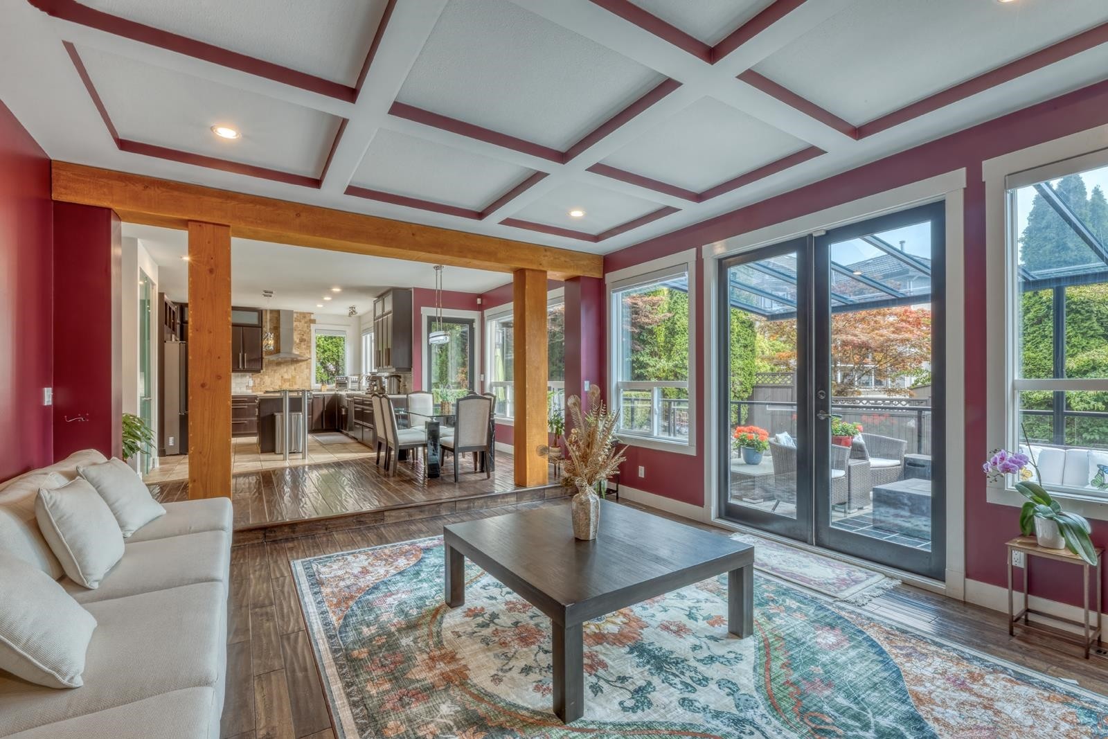 3067 Plateau Boulevard, Coquitlam, BC - Indoor Photo Showing Living Room