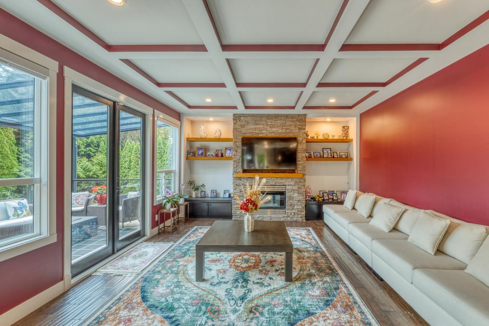 3067 Plateau Boulevard, Coquitlam, BC - Indoor Photo Showing Living Room With Fireplace