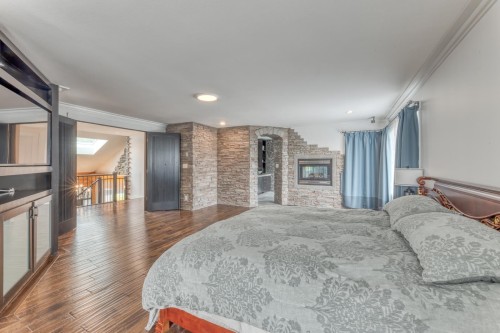 3067 Plateau Boulevard, Coquitlam, BC - Indoor Photo Showing Bedroom