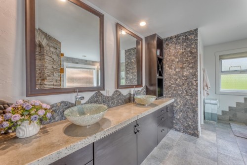 3067 Plateau Boulevard, Coquitlam, BC - Indoor Photo Showing Bathroom