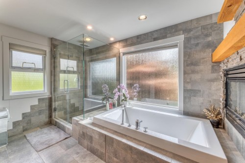 3067 Plateau Boulevard, Coquitlam, BC - Indoor Photo Showing Bathroom