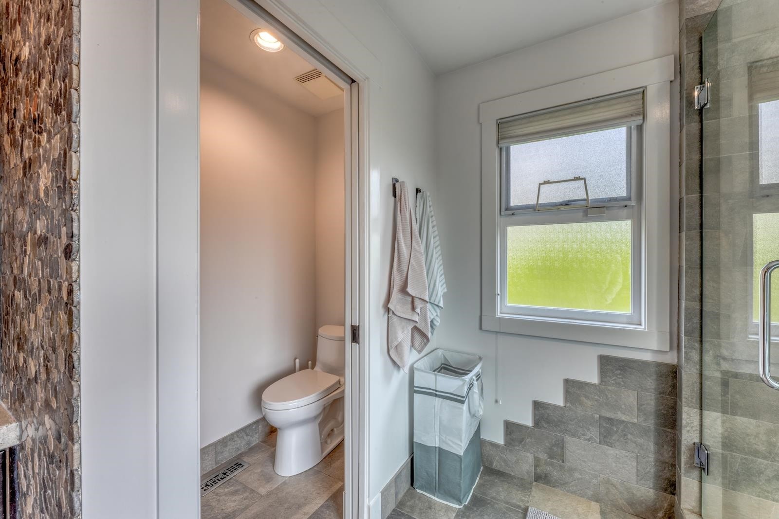 3067 Plateau Boulevard, Coquitlam, BC - Indoor Photo Showing Bathroom