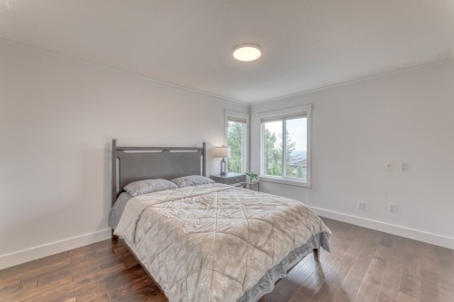 3067 Plateau Boulevard, Coquitlam, BC - Indoor Photo Showing Bedroom