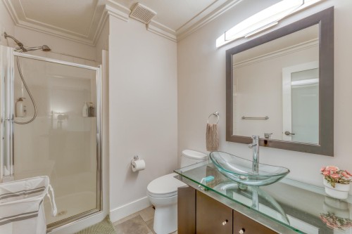 3067 Plateau Boulevard, Coquitlam, BC - Indoor Photo Showing Bathroom