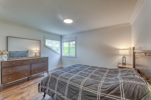3067 Plateau Boulevard, Coquitlam, BC - Indoor Photo Showing Bedroom