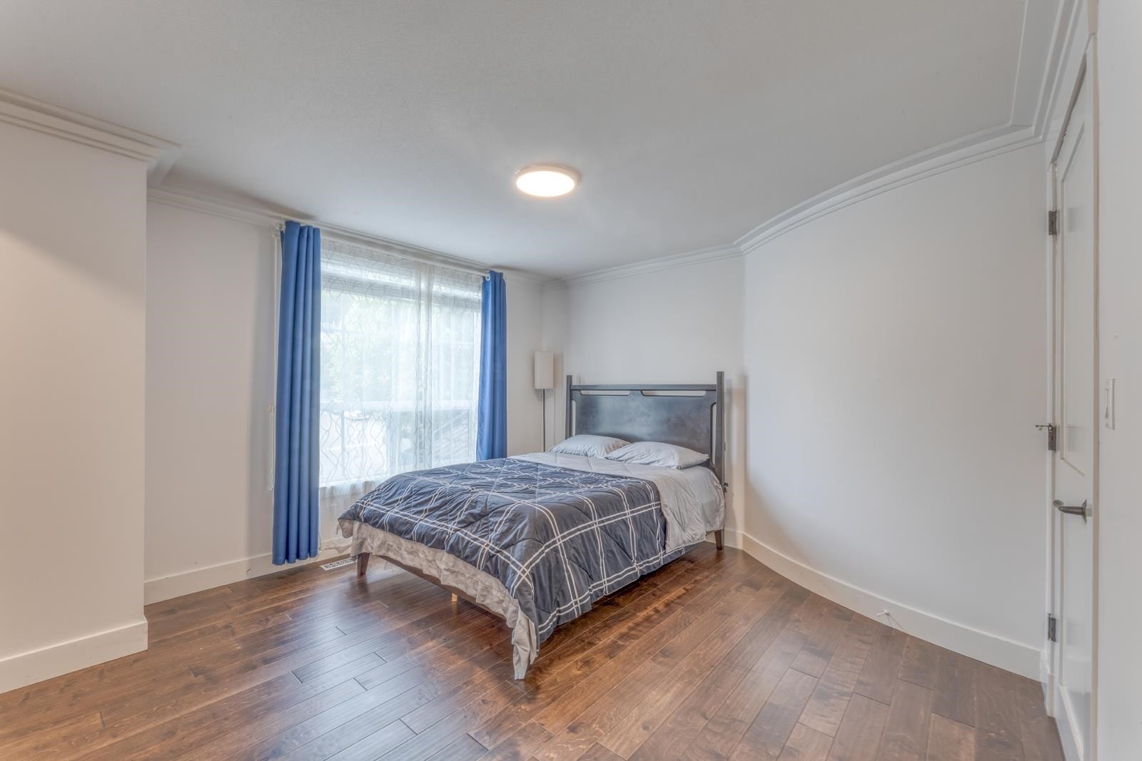 3067 Plateau Boulevard, Coquitlam, BC - Indoor Photo Showing Bedroom