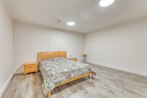 3067 Plateau Boulevard, Coquitlam, BC - Indoor Photo Showing Bedroom